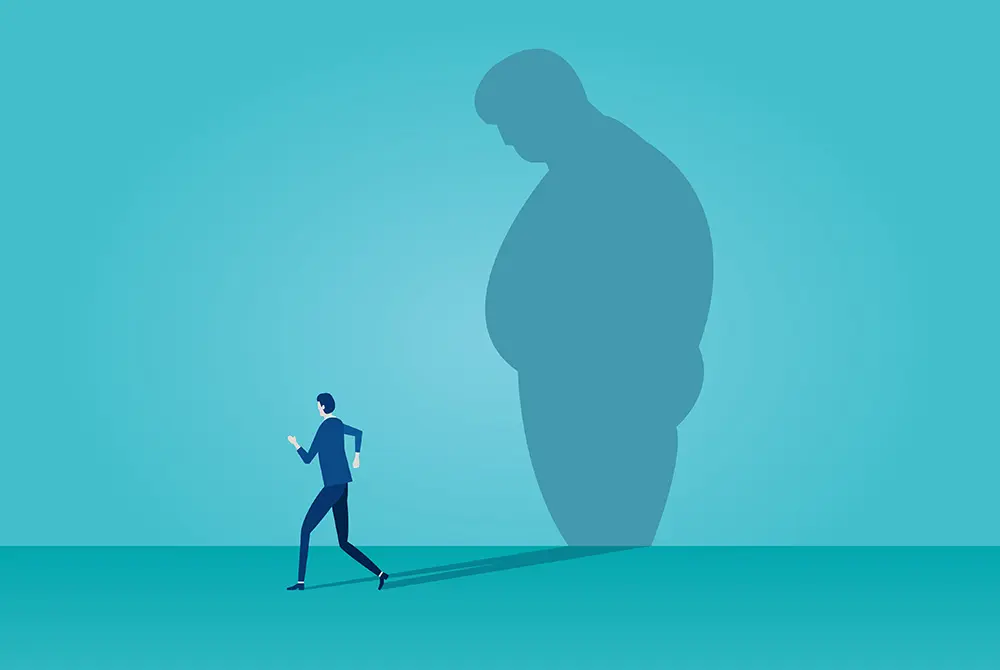 走る男性の後ろに肥満体形の影が大きく映るイラスト