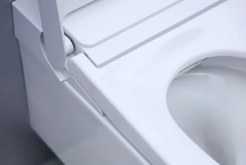 洋式トイレの便座部分のクローズアップ