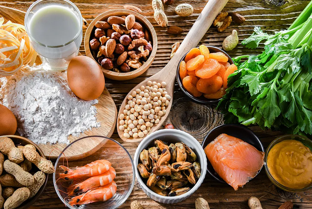 卵やナッツ、乳製品、魚介類など食物アレルギーの原因となり得る食品