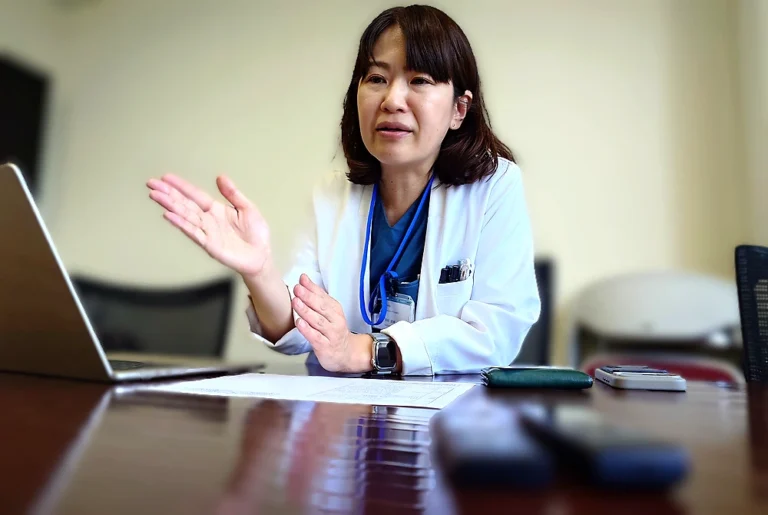原田 成美（はらだ・なるみ）。東北大学大学院医学系研究科乳腺・内分泌外科学分野准教授。（写真：編集部）