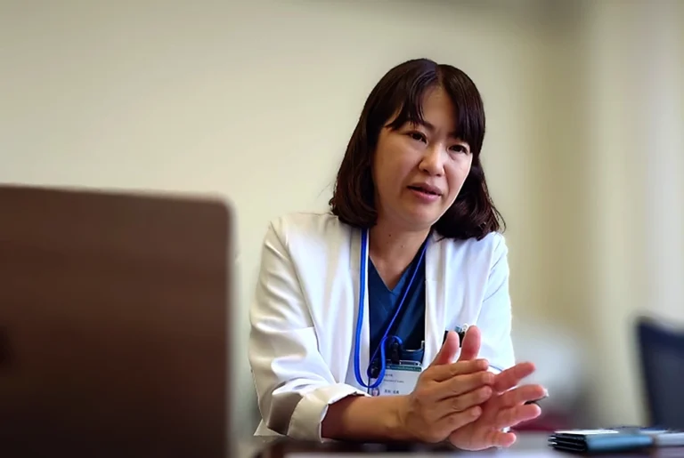 原田 成美（はらだ・なるみ）。東北大学大学院医学系研究科乳腺・内分泌外科学分野准教授。（写真：編集部）
