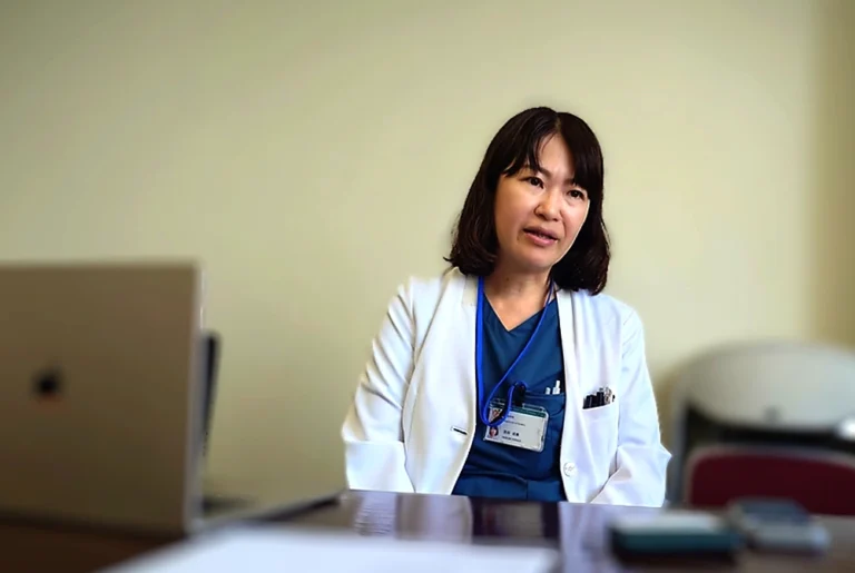 原田 成美（はらだ・なるみ）。東北大学大学院医学系研究科乳腺・内分泌外科学分野准教授。（写真：編集部）