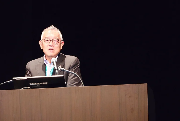 第67回日本人間ドック・予防医療学会学術大会で講演する大会長の吉田稔氏。
